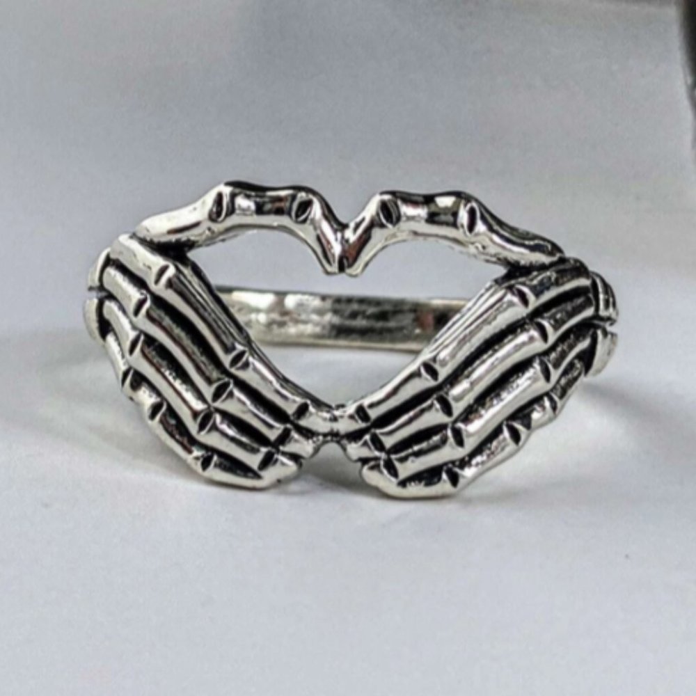 Skeleton Hands In Heart Silver Ring - Picture 2 of 3